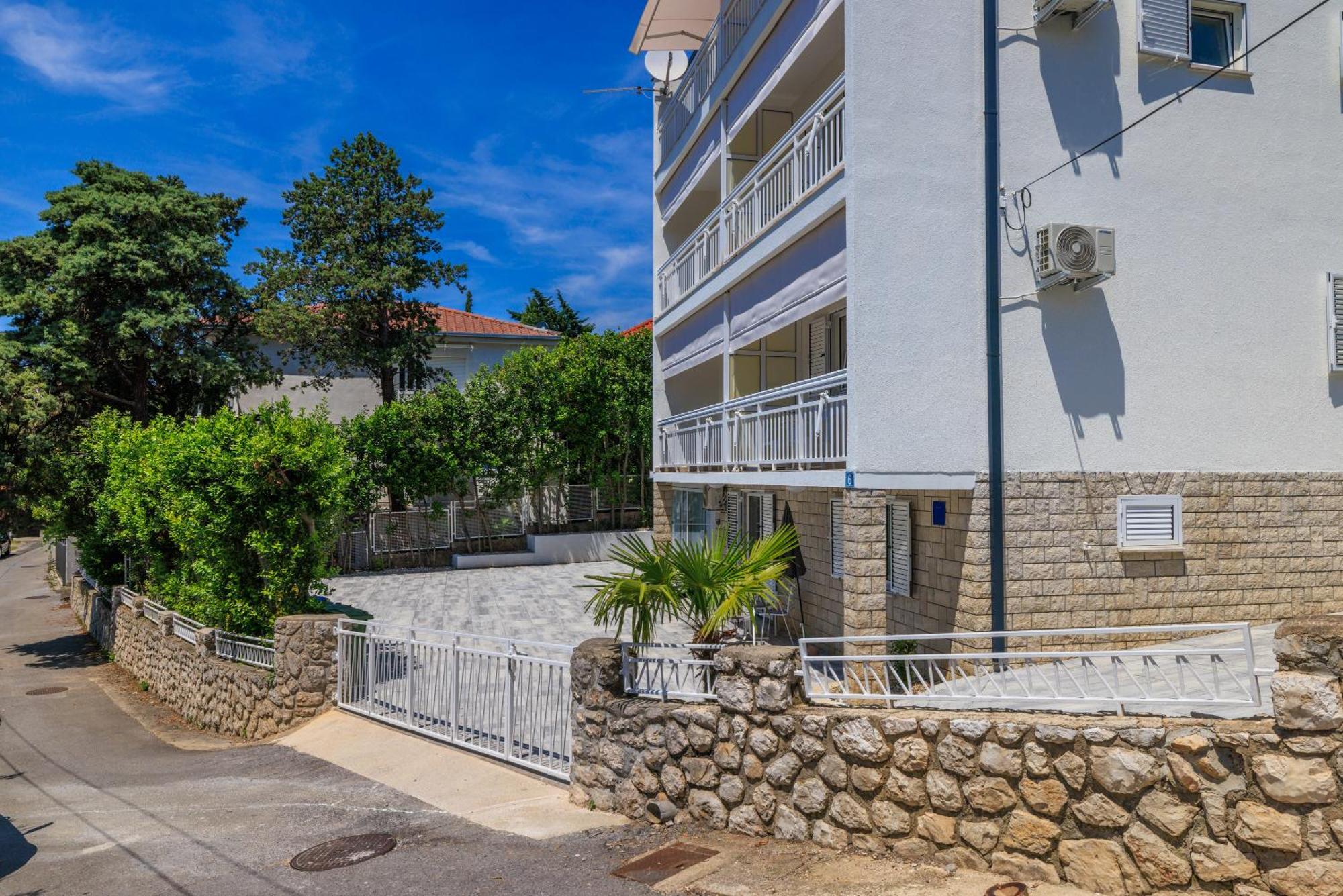 Apartments Podvezanec Crikvenica Exteriör bild