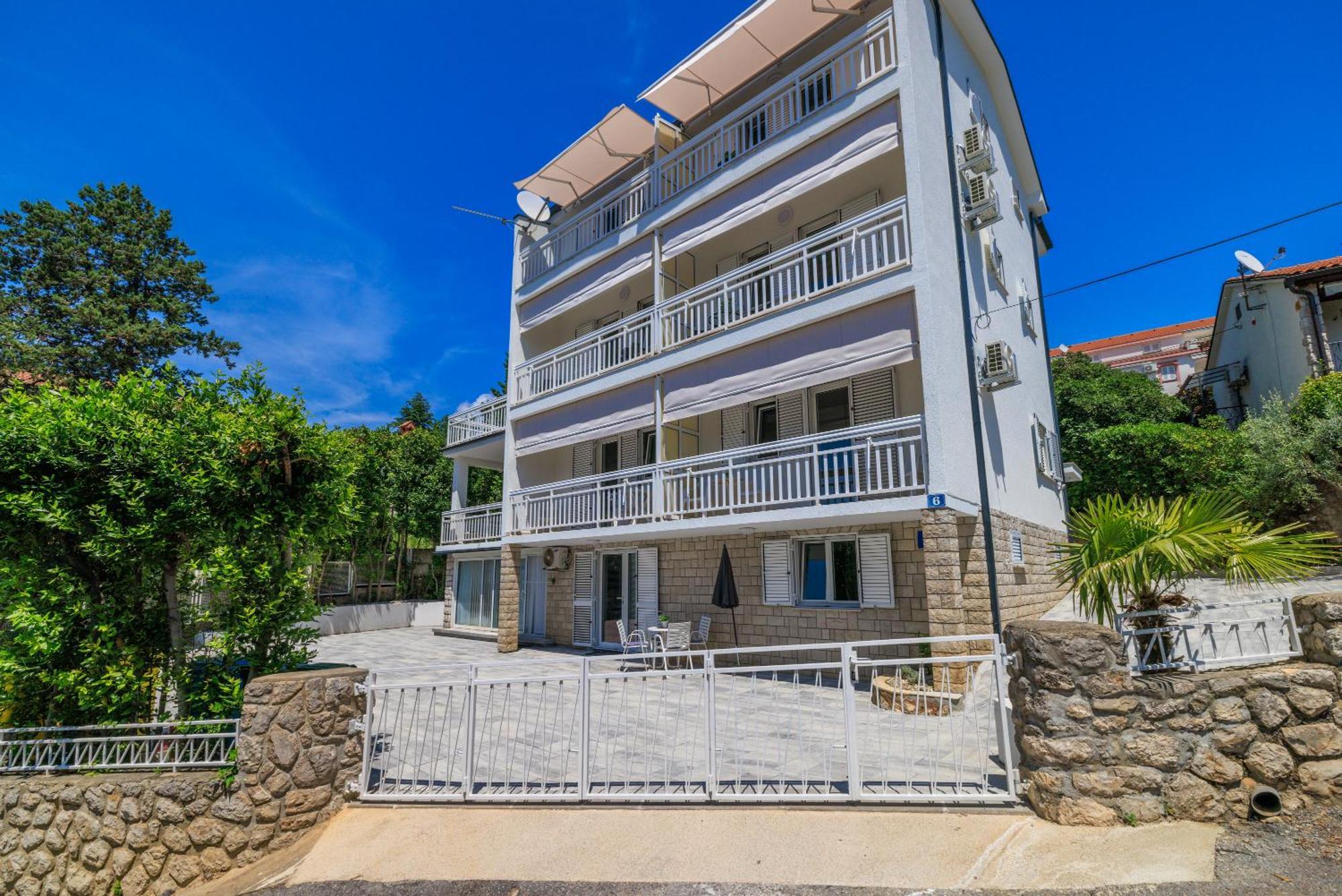 Apartments Podvezanec Crikvenica Exteriör bild